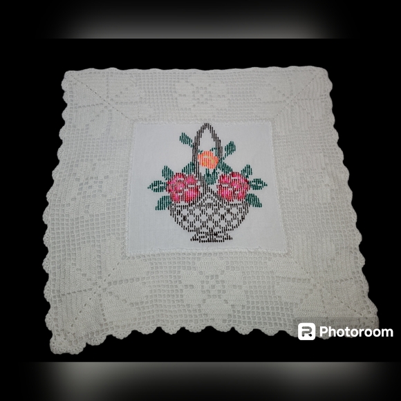 Hand Embroidered Flower Basket Cross Stitch Linen White Laced Edge 18" X 19" - Picture 2 of 7